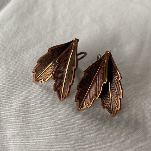 Copper clip on earrings, feather earrings, clip on earrings, copper jewelry, pin - Picture 4 of 6
